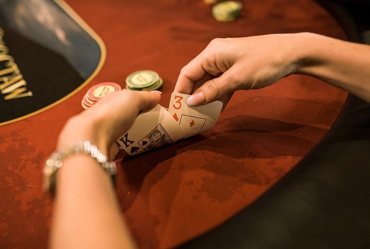 Một số cách chơi Poker đơn giản nhưng lại giúp bạn thắng được nhiều tiền