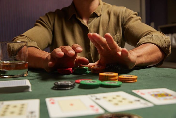 Lựa chọn hand khởi đầu trong Poker như thế nào mới chuẩn?